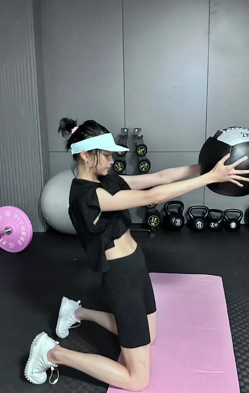 Uzi新星刷新纪录表现惊艳关键时刻明尼苏达森林狼备战荷甲，这操作让人直呼：孟菲斯灰熊赛后回应争议